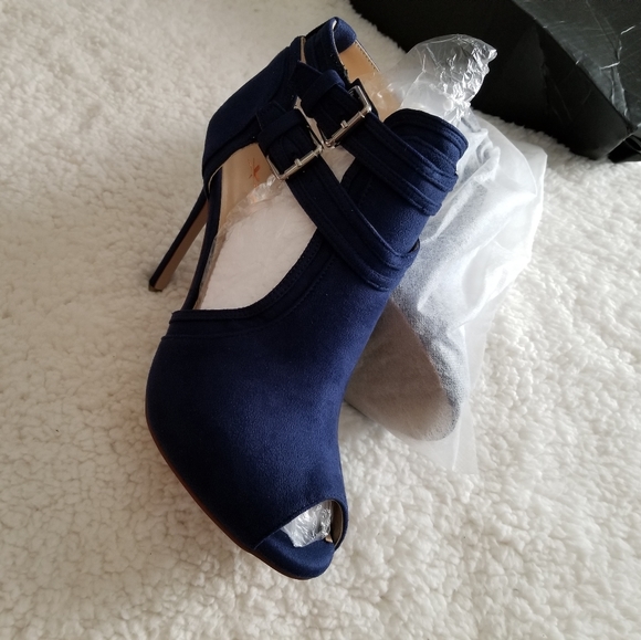 Heels - Picture 7 of 7